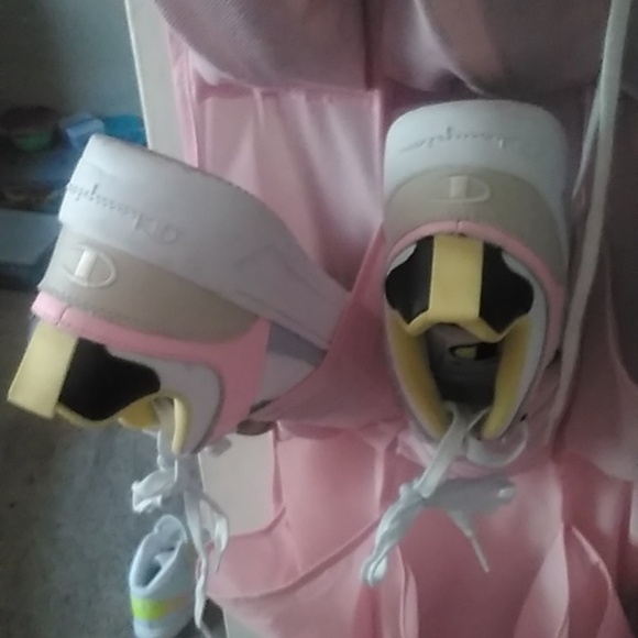 Shoes - Picture 3 of 4